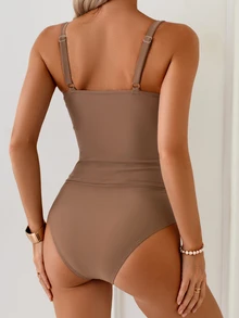SHEIN Swim طقم كامسول وشورت مزخرف بحلقات معدنية ذات لون أحادي وتصميم مجعد مثير للنساء لأوقات الشاطئ والعطلات - بني - مشاهدة 3