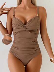 SHEIN Swim طقم كامسول وشورت مزخرف بحلقات معدنية ذات لون أحادي وتصميم مجعد مثير للنساء لأوقات الشاطئ والعطلات - بني - مشاهدة 2