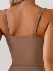 SHEIN Swim طقم كامسول وشورت مزخرف بحلقات معدنية ذات لون أحادي وتصميم مجعد مثير للنساء لأوقات الشاطئ والعطلات - بني - مشاهدة 6