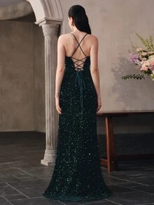 Anewsta Gaun Pesta Malam Elegan dengan Tali Bahu Tipis, Tanpa Punggung, Berhiaskan Payet, Bahan Beludru, dan Belahan Tinggi yang Mengencangkan Pinggang, Warna Polos - Dark Green - View 2