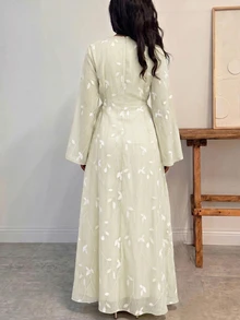 Yasmyna 女款春夏綠色編織刺繡長袖收腰抓皺A字優雅浪漫阿拉伯風洋裝 - 杏色 - 查看 2