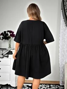 SHEIN CURVE+ 大尺碼女款黑色短袖洋裝，娃娃裙，萬聖節裝扮、早午餐、正式場合、生日、夏季休閒、傳統寬鬆款 - 黑色 - 查看 2