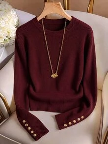 GlowEve CURVE Atasan Rajut Leher Bulat Vintage Burgundy Ukuran Plus untuk Wanita dengan Desain Manset Kancing Logam, Sweater Leher Bulat Minimalis Lengan Panjang Bergaris Slim Fit yang Menawan untuk Lapisan Musim Gugur/Dingin - Burgundy - View 3