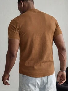 Mainfolk 男士休闲字母皮革贴片装饰立领修身短袖衬衫 - 棕色 - 查看 3