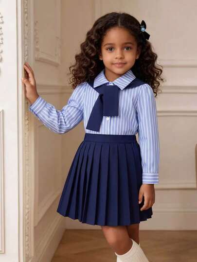SHEIN Playful Pals Conjunto de 2 peças para rapariga jovem com camisa às riscas azul e branca e saia plissada, top: camisa de manga comprida às riscas verticais azul e branca com capa nos ombros azul-marinho, parte inferior: minissaia plissada de cintura alta azul-marinho, adequado para escola diária, atuação, festa, sessão fotográfica ao ar livre, viagens, visitas a amigos e família