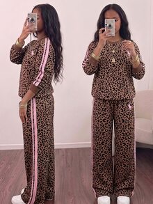 SHEIN 青少年女孩V領字母印花連帽衛衣與工裝褲休閒兩件套 - 棕色 - 查看 1