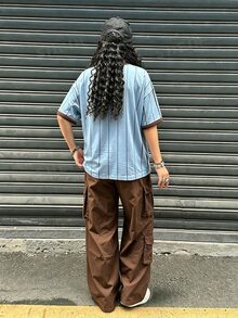 SHEIN 青少年女孩休閒街頭風數位印花T恤+工裝褲2件套，舒適版型方便活動，時尚街頭元素，適合校園、通勤、週末出遊、日常穿著及春季場合 - 彩色 - 查看 2