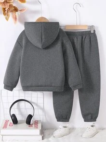 SHEIN 2件組小男孩小女孩兒童休閒學院風舒適時尚極簡實用百搭字母圖案抓絨內裡連帽衛衣與長褲套裝，適合開學第一天，校服，圓領衛衣，兒童服飾，男孩套裝，幼兒男孩衣服，返校季，男孩套裝，適合日常穿著，適合上學，適合外出，適合運動，適合秋冬季節 - 深灰色 - 查看 3