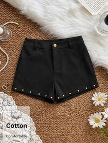 SHEIN MOD شورت نسائي مزين بالمسامير بأسلوب بانك كاجوال متعدد الاستخدامات للارتداء اليومي والخروج ليلاً باللونين الأسود والذهبي للصيف والهالوين والعودة إلى المدرسة - الأسود - مشاهدة 3