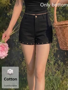 SHEIN MOD شورت نسائي مزين بالمسامير بأسلوب بانك كاجوال متعدد الاستخدامات للارتداء اليومي والخروج ليلاً باللونين الأسود والذهبي للصيف والهالوين والعودة إلى المدرسة - الأسود - مشاهدة 6