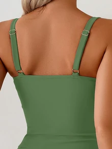 SHEIN Swim 女士沙滩度假纯色金属环装饰交叉褶皱性感吊带背心和短裤套装，夏季泳装，一口价泳衣，比基尼套装，提臀泳衣，女士提臀泳装 - 綠色 - 查看 4