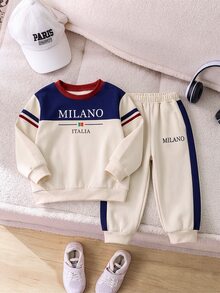 2件組幼童休閒時尚運動風經典拼色 MILANO, ITALIA 字母印花圓領T恤與字母印花抓絨圓領微落肩衛衣及側條紋長褲套裝，適合外出、運動、韓風、校服，春/夏季 - 彩色 - 查看 2