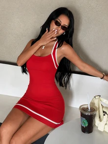 SHEIN Dewbera Spring/Summer Women's Sports Dress, Red Colorblock Halter Neck Backless Hemline Contrast Stripe Patchwork, Detachable Shorts With Pockets, Tennis - Red - View 3