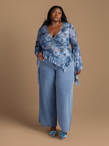 CurvyTilda Plus Size Women Print Deep V-Neck Flare Sleeve Ruffle Hem Top - Multicolor - View 3