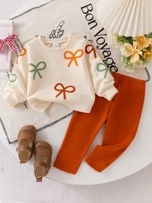 SHEIN Playful Pals 女童甜美蝴蝶結運動衫套裝 秋季可愛 H 植絨印花上衣與焦糖色彈性內搭褲 柔軟 2 件套 適合嬰兒與幼童 日常百搭 - 杏色 - 查看 2