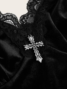 ROMWE Gothic Sexy Velvet Cropped Tank Top With Lace Trim And Metal Cross Detail For Women - Black - View 2