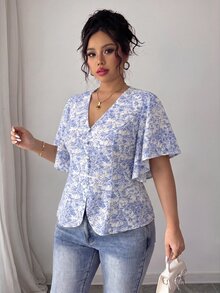 Roveilla 大尺碼女款春夏法式優雅知性通勤商務休閒度假下午茶音樂節鄉村波希米亞風藍白印花V領收腰A字版型鈕扣裝飾傘袖短袖襯衫 - 藍色 - 查看 4