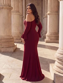Coutiva Gaun Malam Formal Elegan Wanita Ukuran Plus dengan Hiasan Berlian Imitasi, Bahu Asimetris, Lengan Panjang, dan Potongan Duyung. - Burgundy - View 2