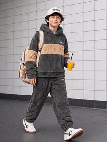 SHEIN Vacaura 大男孩秋季風格 2 件套服裝，拼色紋理抓絨內裡連帽衛衣與慢跑褲套裝，保暖冬季運動服 - 深灰色 - 查看 3