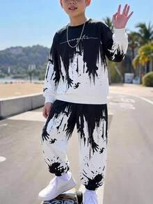 SHEIN Coolqubz 2件組男童時尚白色運動衫與深綠色長褲套裝，胸前綠色圖案印花，酷炫街頭風，柔軟舒適面料，易穿脫，適合春秋季、學校、外出，必備男童兩件套 - 黑與白 - 查看 3