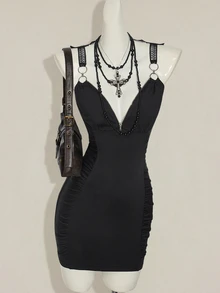 SHEIN ICON Kurzes Slip-Kleid mit metallischer Kette und Rückenausschnitt - Schwarz - Übersicht 4