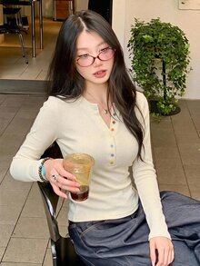 DAZY 春夏秋款奶油黃彩虹彩色鈕扣裝飾修身長袖女款T恤 - 米色 - 查看 7