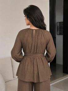 Solavon Plus size långärmad skjorta med metallspänne och rynkdetaljer, mångsidig - Kaffebrun - Visa 2