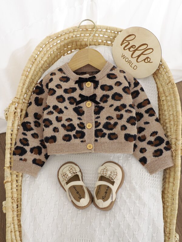 SHEIN 1pc Baby Girl Khaki Vintage Leopard Print Round Neck Knitted Cardigan, Black Bow Decor Front Button Short Sweater Jacket, Can Be Paired With Dress, Jeans, 1st Birthday Outfit Sweet Cool Style Infant Leopard Print Knitted Cardigan, Travel Vacation Family Gathering Daily Versatile Outfit