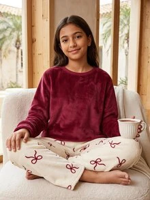 SHEIN Set Piyama Anak Perempuan Motif Kotak-kotak Sederhana dengan Pita, Atasan Bahu Longgar dan Celana Panjang (2pcs) - Nyaman dan Longgar, Cocok untuk Dipakai di Musim Gugur/Musim Dingin - Merah - View 2