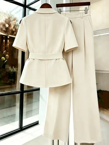 GlowEve CURVE 大尺碼女款素色缺口領短袖夾克與長褲休閒優雅日常套裝，適合辦公室、派對、正式場合，米色夏季款 - 杏色 - 查看 2