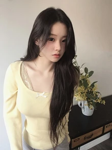DAZY 女款對比蕾絲修身彈性羅紋長袖圓領休閒度假日常韓風秋冬針織毛衣 - 黃色 - 查看 5