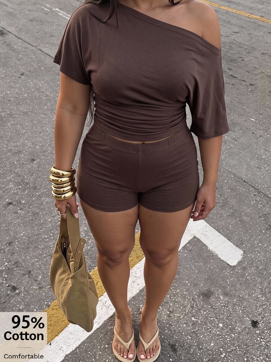 SHEIN BAE CURVE 大尺碼女款棕色休閒優雅露肩T恤與迷你短褲兩件套 - 咖啡棕 - 查看 1