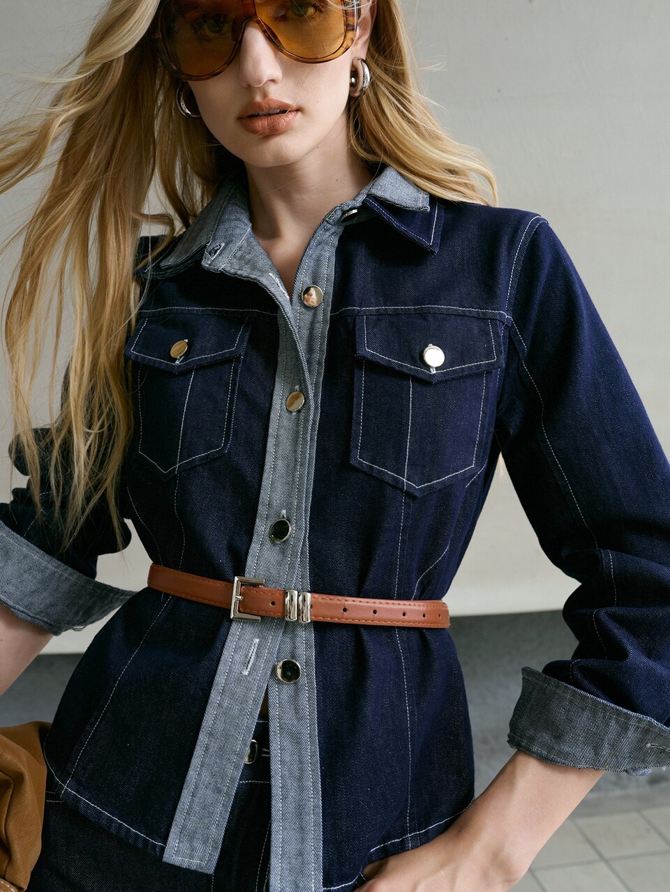 MOTF WOMEN'S COLORBLOCK FLAP POCKET BELTED DENIM JACKET AND FLARE DENIM JEANS SET