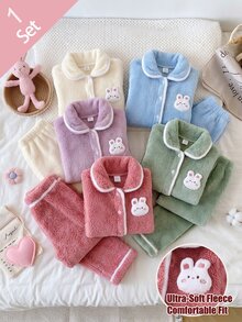 2pcs Set Piyama Bayi Perempuan Nyaman Lembut Warna Pink Polos Berbahan Plush dengan Kerah Lipat dan Kancing Depan, Lengan Panjang, dan Celana, Dilengkapi Hiasan Bulu Putih di Kerah, Manset, dan Bagian Bawah, serta Dekorasi Kelinci 3D di Dada - Baby Pink - View 1