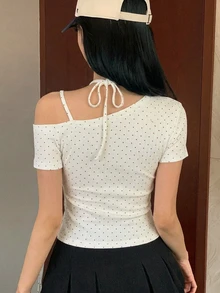 DAZY 女款不對稱肩不對稱領口蝴蝶結肩帶波點布料甜美春雨短袖夏季T恤可愛上衣早午餐穿搭 - 白色 - 查看 2