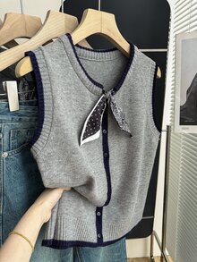 SHEIN Franclia 新款春夏休閒極簡圓領微 Polo 無袖背心，煙灰色啞光鈕扣，密織針織，顯高不顯胖，對比滾邊，圓點與佩斯利拼色，適合辦公通勤，優雅百搭層次穿搭，韓系針織基本款，修身舒適，深色調顯白，清冷氣質，紋理灰黑色，休閒商務中性高級女款針織上衣 - 灰色 - 查看 5