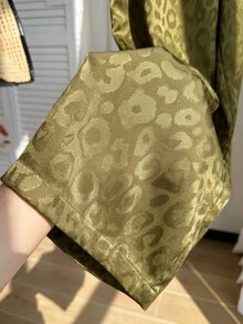 CovetEZ 大尺碼女款腰部繫帶豹紋寬腿鬆身長褲 橄欖綠 夏季 早午餐約會度假穿搭 - 軍綠色 - 查看 10