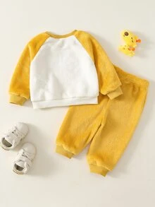 SHEIN 男女嬰兒/幼兒 2件組 秋冬加厚抓絨長頸鹿休閒可愛運動衫套裝，嬰兒運動服，嬰兒冬季衣物，萬聖節 - 黃色 - 查看 2