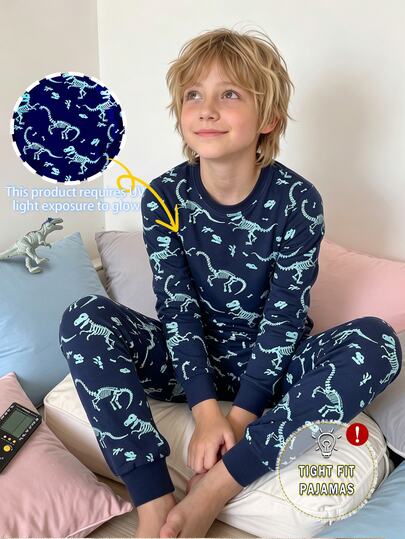 Snug Fit Pajama Tween Boys Slim Fit Long Sleeve Long Pants Cute Dinosaur Pattern Glow-In-The-Dark Print Comfortable Fabric Suitable For Boys Home Daily Wear Slim Fit Loungewear Set