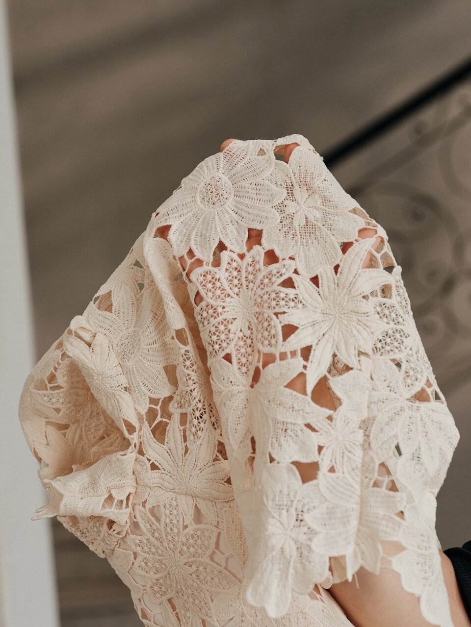 Anewsta Spring/Summer French Gentle Style Beige Hollow Lace Bowknot Versatile Women's Blouse