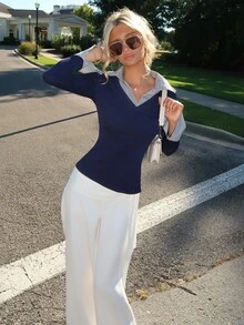 Sydney Algeri 蓝色条纹印花撞色女士简约V领Polo衫，弹力打底修身款，适合休闲、俱乐部、商务休闲、音乐会、办公室、老钱风、修身日常、性感派对、街头度假、旅行、约会等场合，春夏秋冬新款长袖喇叭袖T恤 - 寶藍色 - 查看 1