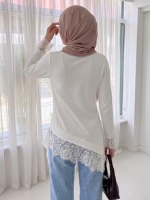 Solavon Sweater dengan Hiasan Renda Kontras dan Hem Asimetris - Putih - View 2