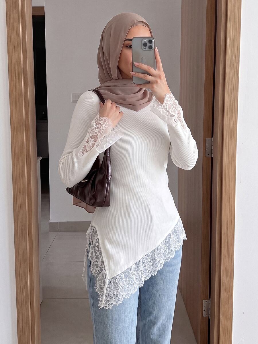 Solavon Sweater dengan Hiasan Renda Kontras dan Hem Asimetris - Putih - View 1