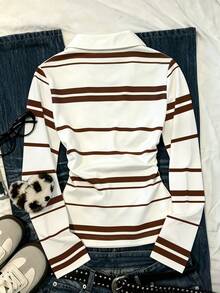 IslaSuriya 女款條紋印花蝴蝶結刺繡長袖 Polo 衫，休閒修身翻領 V 領上衣 - 白色 - 查看 2