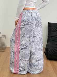 Coolane 男女款大尺碼秋冬街頭風休閒健身梭織織帶寬鬆中腰寬腿彈性腰帶葉子印花對比條紋運動長褲 - 彩色 - 查看 5