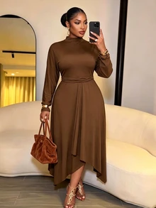 SOLERSUN Gaun Plus Model Kerah Tinggi Lengan Lentera dengan Hem Asimetris untuk Musim Gugur - Coklat - View 3