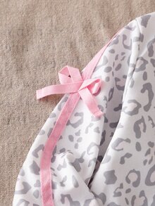 SHEIN Elladie kids 女童豹紋拼色喇叭褲兩件套：灰色圓領長袖衛衣，粉色滾邊馬匹圖案高腰蝴蝶結裝飾校園風 - 淺灰色 - 查看 9