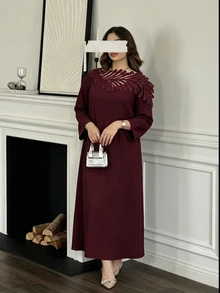 Al Najma Gaun Arab Polos dengan Panel Renda Guipure Ukuran Besar - Red Violet - View 7