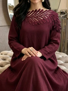 Al Najma Gaun Arab Polos dengan Panel Renda Guipure Ukuran Besar - Red Violet - View 1