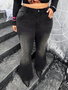 Jeanoix Y2K 暗黑街頭風大尺碼黑色修身喇叭牛仔褲，後口袋飾有紅色愛心、星星、月亮與十字架刺繡，性感微喇褲 - 黑色 - 查看 4